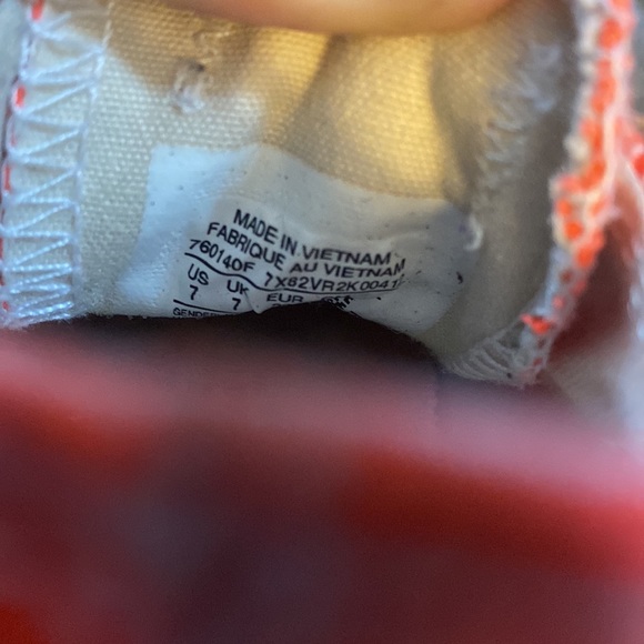 bright coral converse size 7 white laces - Picture 5 of 5